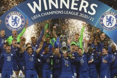 曼联转会策略争议：弃将获奖与管理层决策反思